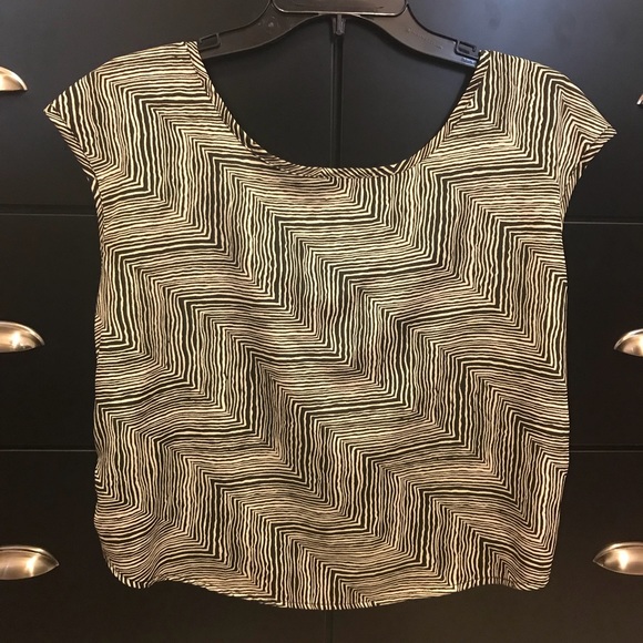Backless/Reversible Crop Top - Picture 2 of 5